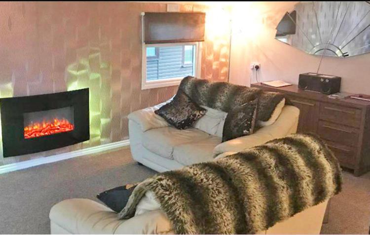 Peregrine Lodge - Idillic Cornwall Retreat リスカード エクステリア 写真
